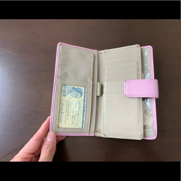 Fossil leather wallet with button closure in pink - Picture 7 of 7